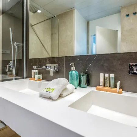 公寓 Vivi Homes - Toro Pool, Sauna, Gym & *