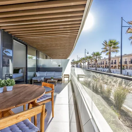 Vivi Homes - Toro Pool, Sauna, Gym & Lejlighed *